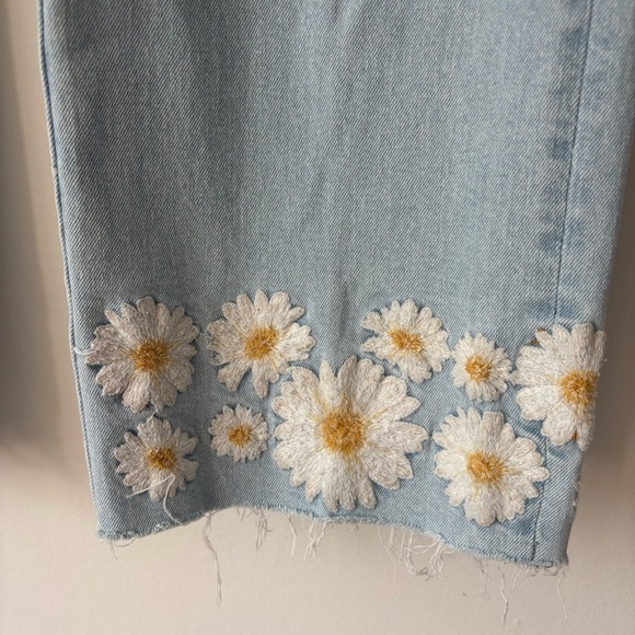 Driftwood Colette Stretch Denim Embroidered Daisy Cropped Straight Leg Jean - Picture 4 of 11